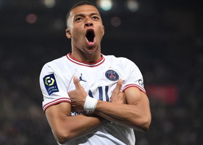 巴萨纪念梅西一队首秀22周年：传奇从这里开始（巴萨致敬梅西一线队首秀22周年：传奇自此启程）