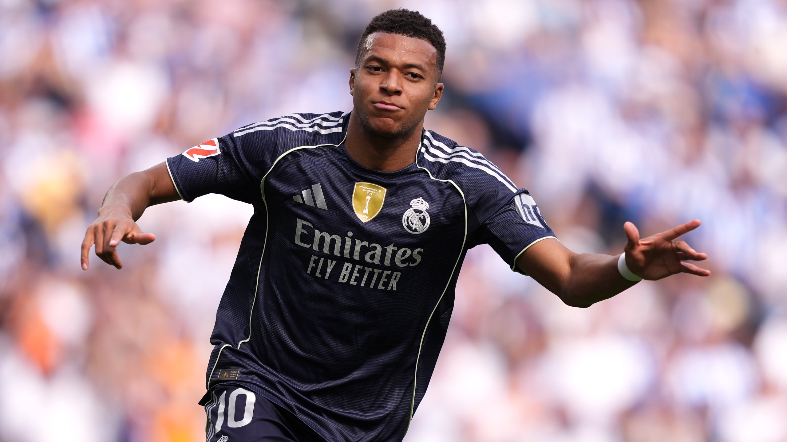 拉卡泽特：本泽马上赛季率队夺冠，他比C罗更强；梅西是GOAT（拉卡泽特：本泽马上季领军夺冠，实力在C罗之上；梅西是史上最佳）