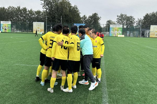 野性不可驾驭，美女球员莱曼晒大尺度艺术照（莱曼释出大胆艺术写真，尽显不羁气质）