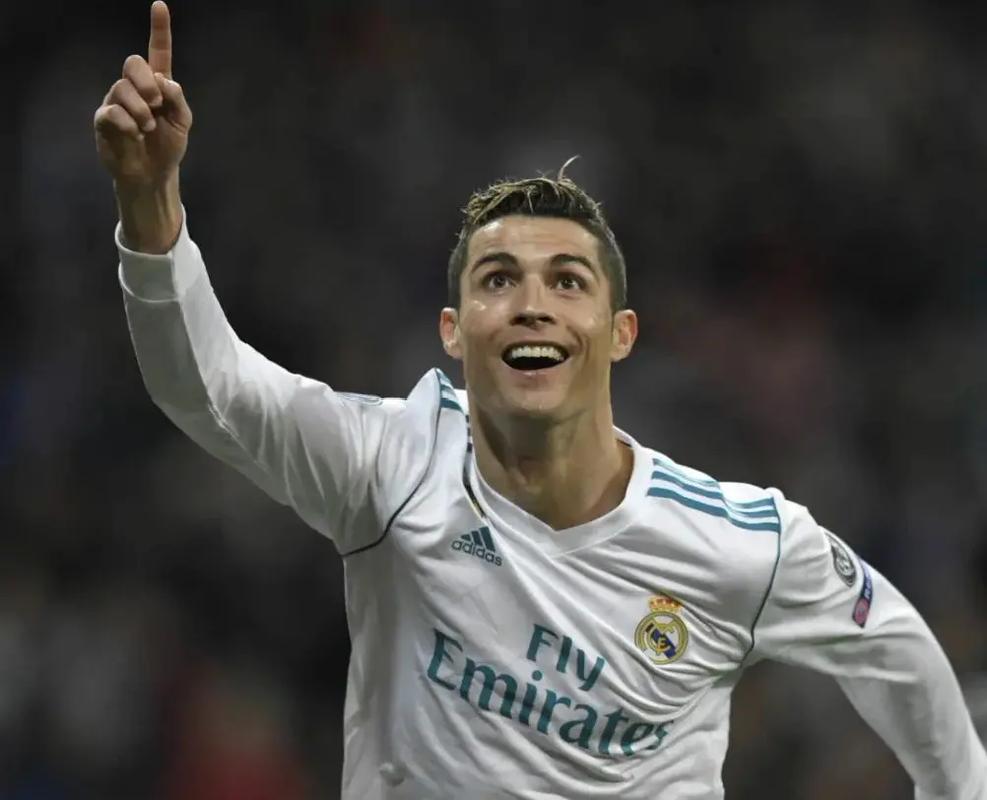 萨哈：麦克托米奈可以在皇马和巴萨踢球，甚至拜仁慕尼黑（萨哈：麦克托米奈足以立足皇马和巴萨，乃至拜仁慕尼黑）