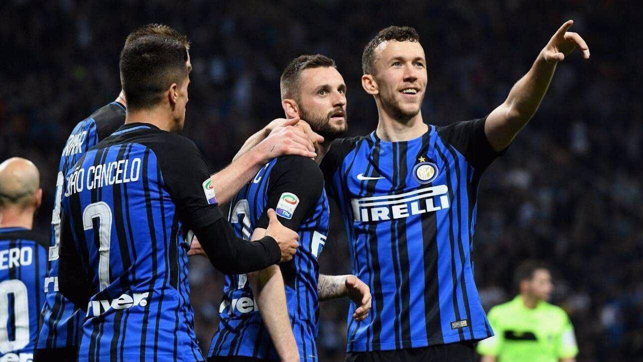 据报道，曼联欣喜若狂，签下中场球员阿莫林·阿多利斯的转会费大幅下降。（曼联迎利好：中场阿莫林·阿多利斯转会费大幅下调）